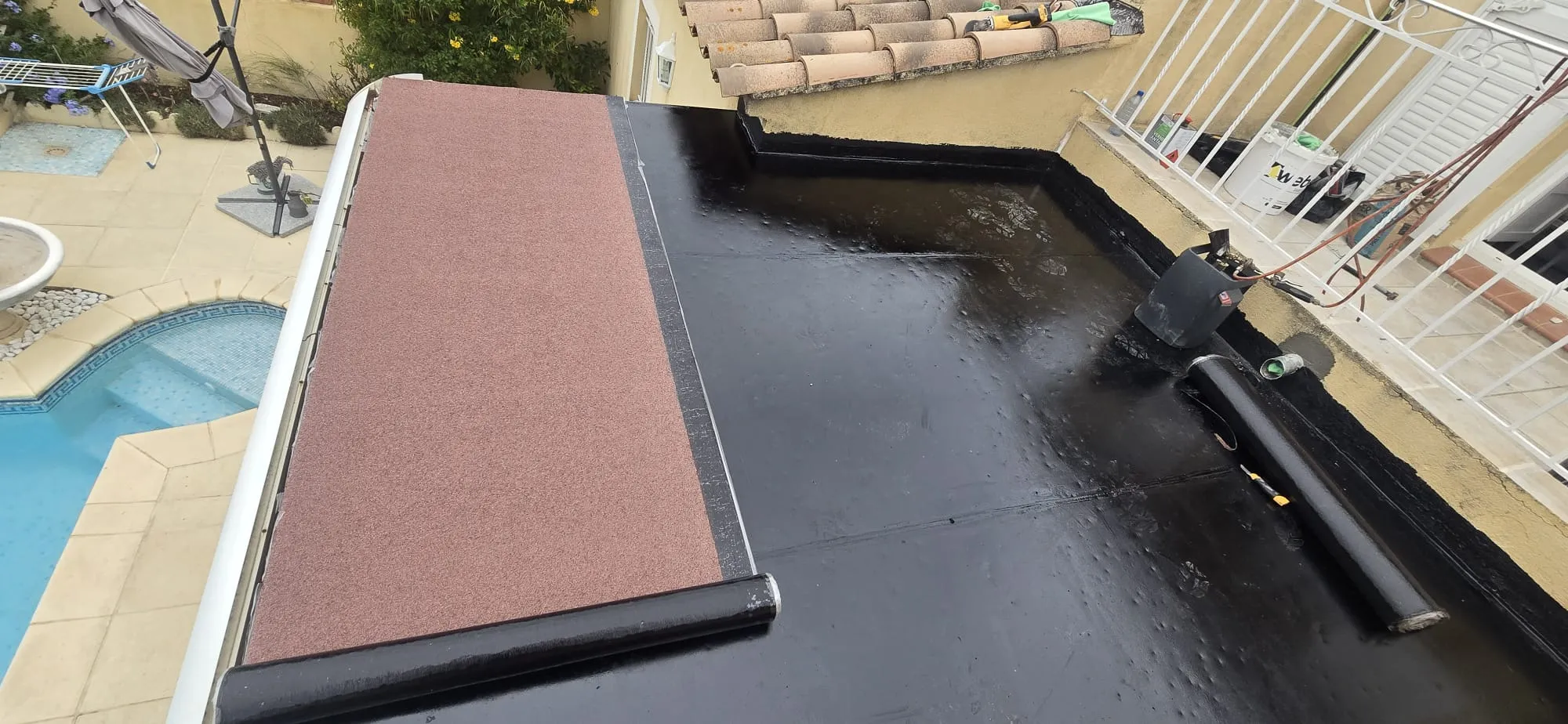 Toiture en tuiles canal et génoise rénovée par un couvreur à La Cadière-d'Azur